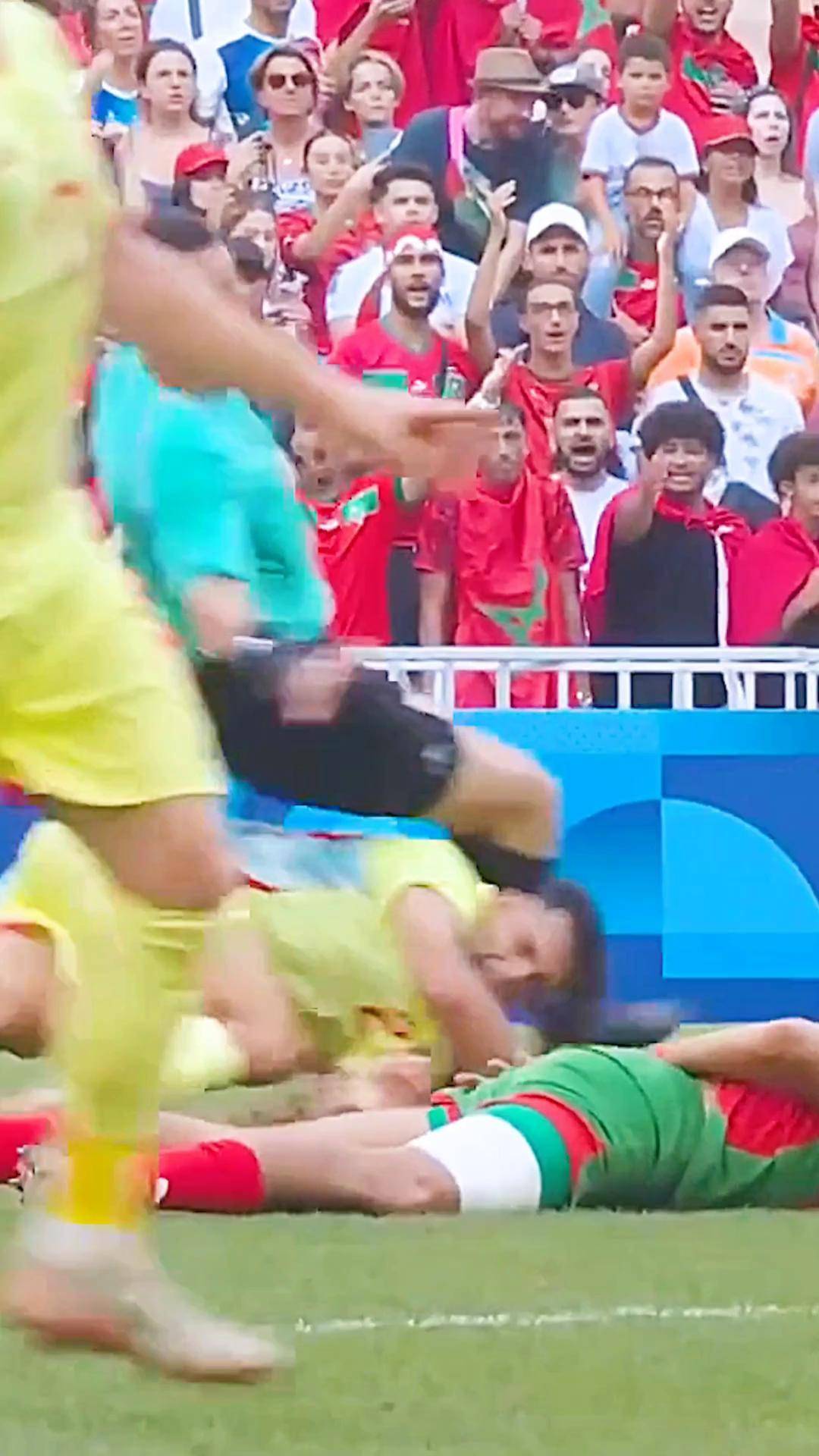 西班牙足球联赛发生争议，裁判判罚受质疑